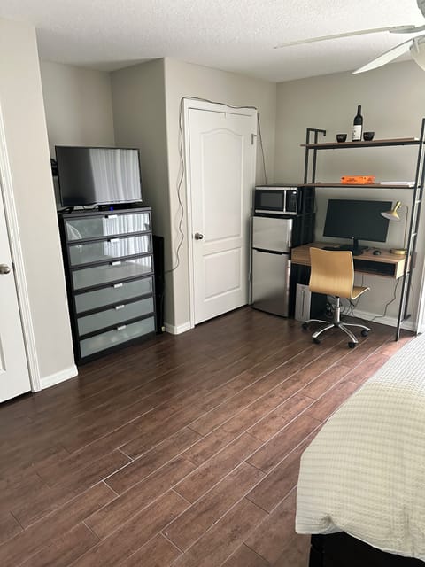 1 bedroom, in-room safe, desk, iron/ironing board