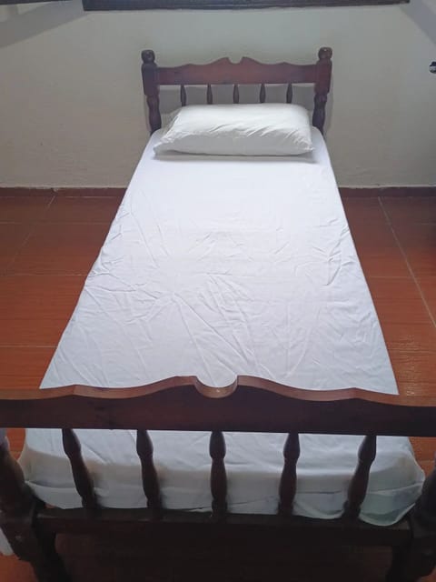 5 bedrooms, iron/ironing board, bed sheets