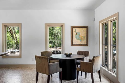 Right Cabin Dining Area