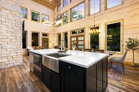 KITCHEN with quartz countetops