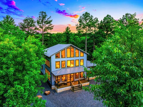 Exterior Oasis: Stunning architecture with vibrant sunset views amid lush greenery awaits you!