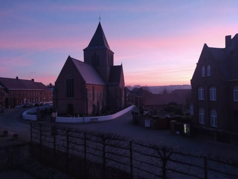 8cd827f6-6aad-413a-9047-43f067c3d4c1