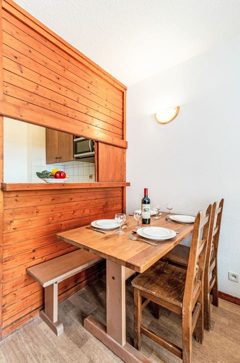 Water, Swimming Pool, Building, House, Interior Design, Floor, Flooring, Leisure, Window, Ceiling