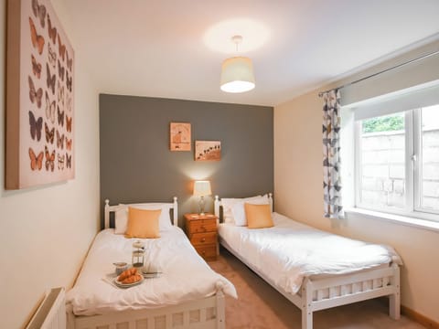 Twin bedroom | High Tide, Plas Panteidal, near Aberdovey