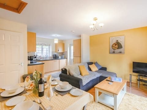 Open plan living space | High Tide, Plas Panteidal, near Aberdovey