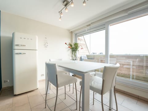 Furniture, Table, Property, Cabinetry, Building, Countertop, Chair, Kitchen, Wood, Interior Design