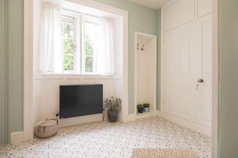 Old Rectory Family Bathroom - StayCotswold