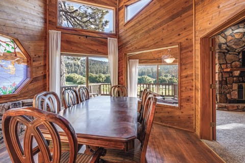 Dining Area | 2nd Floor | Dishware/Flatware | Trash Bags/Paper Towels