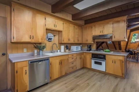 Kitchen - Whirlpool Dishwasher