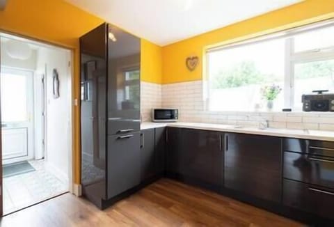 Ac9e5e73 d9c8 4dc0 82c4 8f05b3b78993