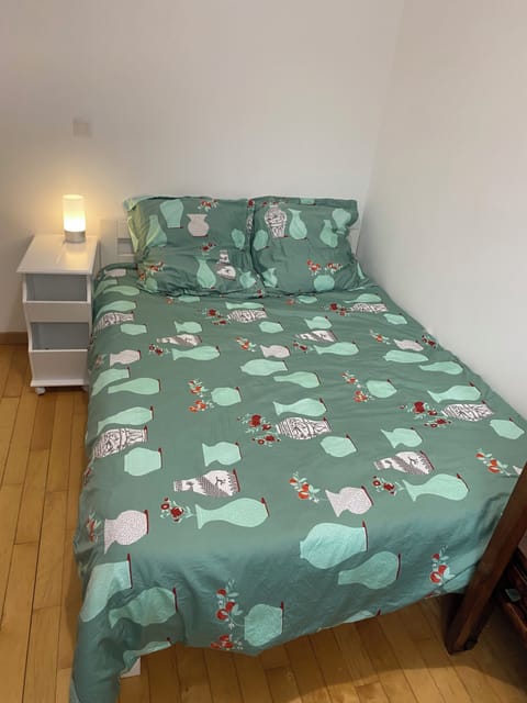 3 bedrooms, iron/ironing board, bed sheets