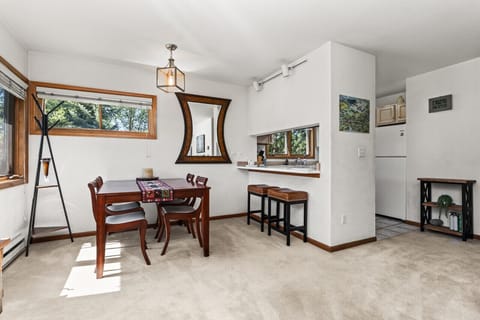 Dining Area with Seating for 6