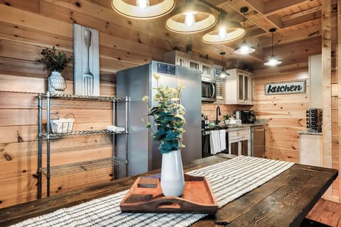 High Country Cabin's fully-equipped kitchen