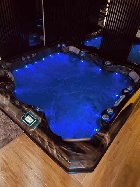 Indoor spa tub