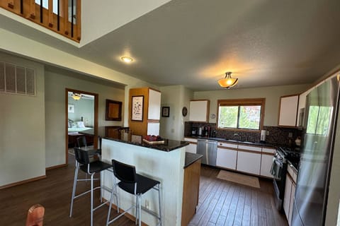 Fully equipped kitchen with new appliances