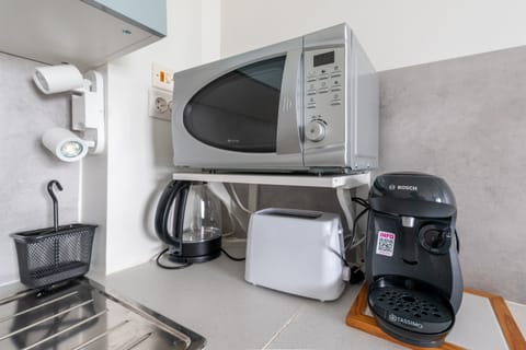 Fridge, microwave, coffee/tea maker, electric kettle