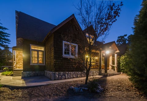 Front porch of Strawberry Lodge