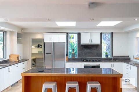 Open plan, fully equipped modern kitchen