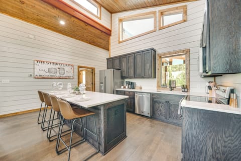 Kitchen | Breakfast Bar | Cooking Basics