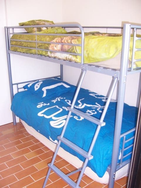 2 bedrooms, iron/ironing board, WiFi