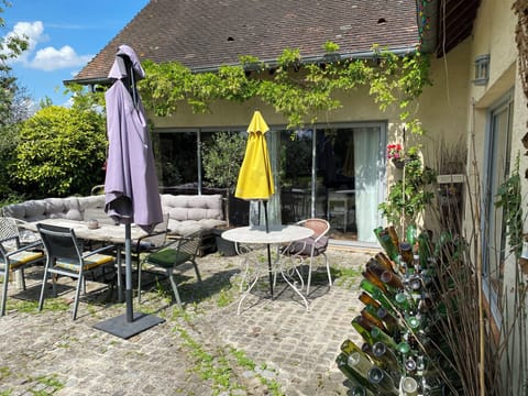 Terrace / entrance to front of house