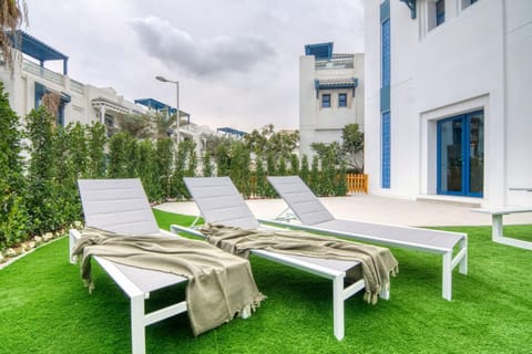 Ground floor large garden with picnic bench and outdoor furniture