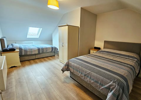 Bedroom 6, en-suite, quad room