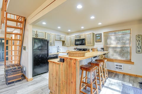 Kitchen | 1st Floor | Keurig Coffee Maker | Cooking Basics