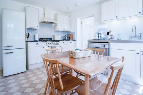 Palace Park - 2 Bedroom Bungalow - Manorbier (20322)