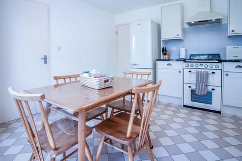 Palace Park - 2 Bedroom Bungalow - Manorbier (20321)