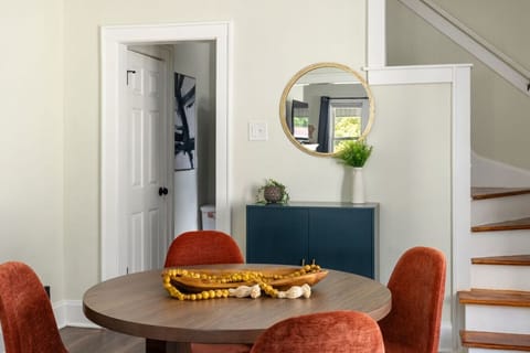 Dining Area to Doorway to Kitchen