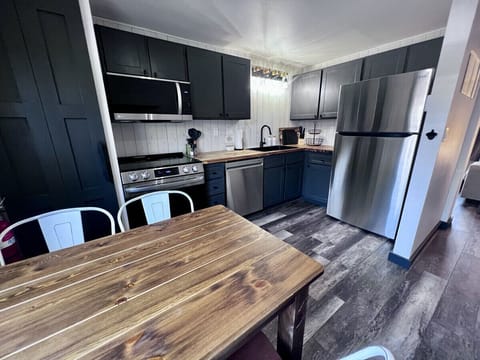 Full kitchen with microwave, stove/oven combo, dishwasher, full size fridge/freezer.