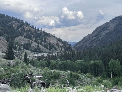 Mountain views all the way around.