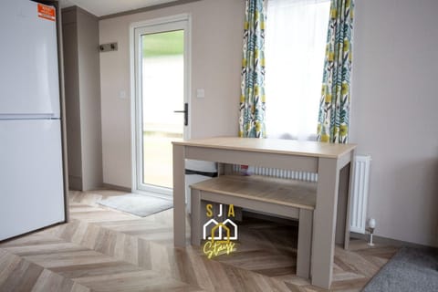 Living Room / Lounge