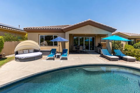 Tons of handout spaces in the private pool