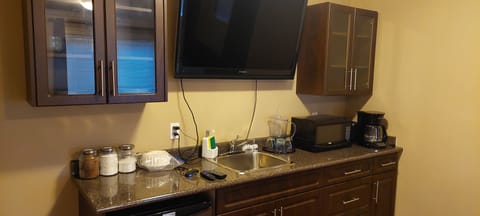 Roku TV, Sink, Coffee maker, Toaster, Microwave, Mini Fridge, Electric Kettle 