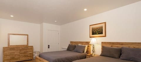 This private two-queen bed with Smart TV and private bathroom is a great spot to sleep, relax and explorer Friday Harbor. 
*This unit does not have windows and is an interior unit.