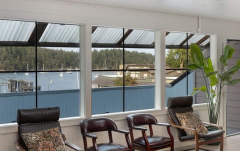 Spacious common area with view of the harbor