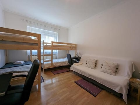 1 bedroom, desk, iron/ironing board, free WiFi