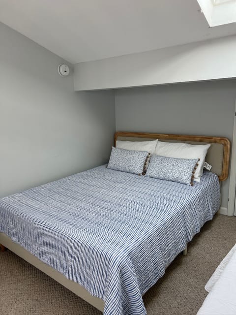 2 bedrooms, iron/ironing board, free WiFi