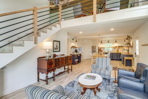 Living Room | Free WiFi | Central Heating & A/C | 1st Floor