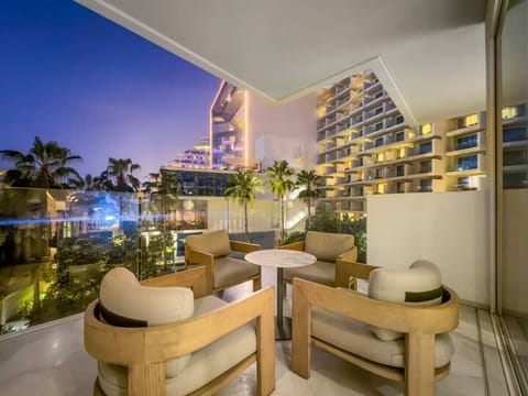 Balcony: Sip cocktails amidst stunning views and lush greenery at twilight!
