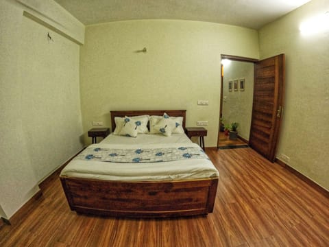 4 bedrooms, in-room safe, iron/ironing board, free WiFi