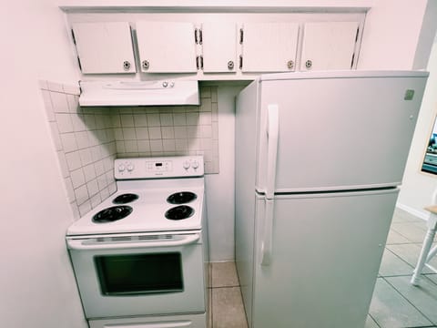 Fridge, microwave, oven, coffee/tea maker