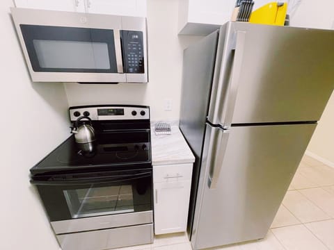 Fridge, microwave, oven, coffee/tea maker