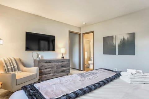 Master Bedroom with door to back deck