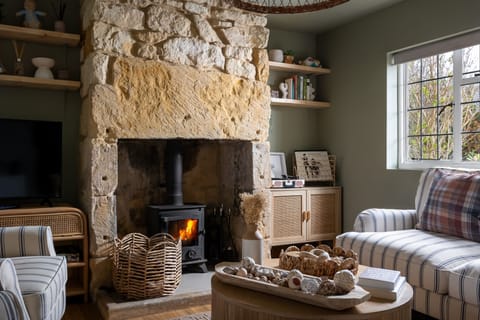 106 - Brigadoon - WR12 7AT - Full