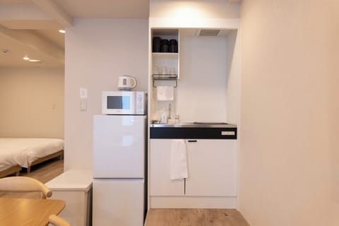 Fridge, microwave, stovetop, electric kettle