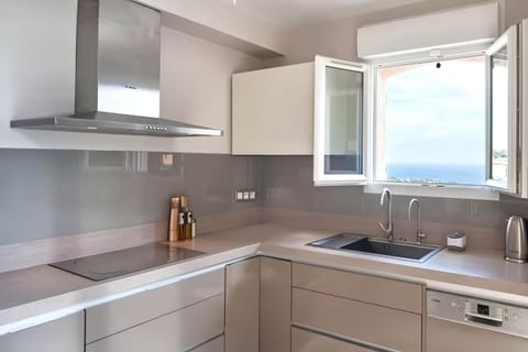 Full kitchen image 1