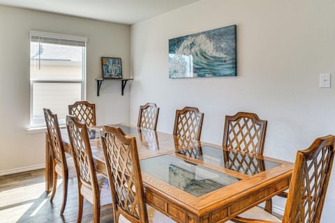 Dining Area | Dishware & Flatware Provided | Central A/C & Heat | 1st Floor